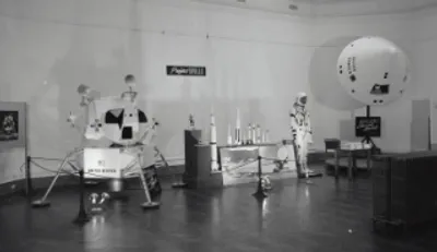 Photo des modules de la mission Apollo, exposés au musée Victoria