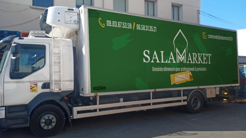 Flocage d'un camion de transport de marchandise